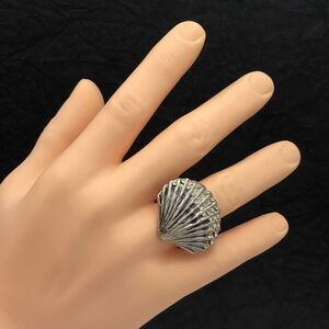 Clam Shell Rhinestone Large Stretch Ring